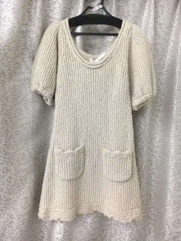 새상품급 deicy me couture 크림색 반팔 니트 원피스