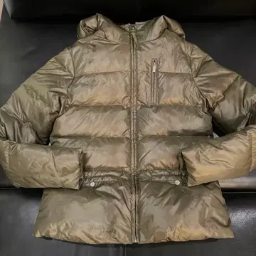 올리브색 후드 부착 다운 자켓