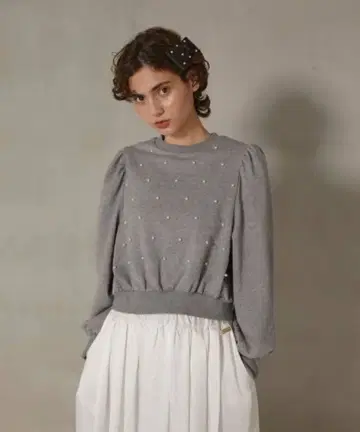 펄 장식 그레이 퍼프 슬리브 트레이닝복