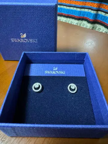 Swarovski 백조 모티브 귀걸이
