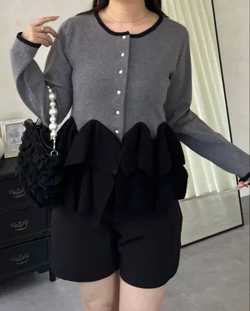 프로즈베일 밑단 프릴 니트 가디건