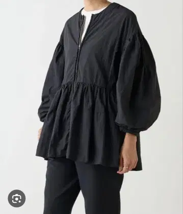 새상품 비어즐리 BEARDSLEY 페플럼 지퍼 셔츠 블루종 블랙