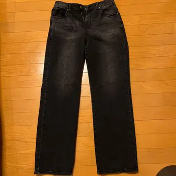 GUESS 블랙 스트레이트 데님 30