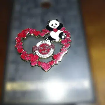 하드록 카페 우에노 한정판 Heart Panda PIN