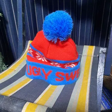 UGLY SWEATER RUN 니트 모자 폼폼 포함