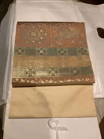 설날 준비에 격자 무늬에 화문 꽃 먹는 새 문양 직조 나고야 오비