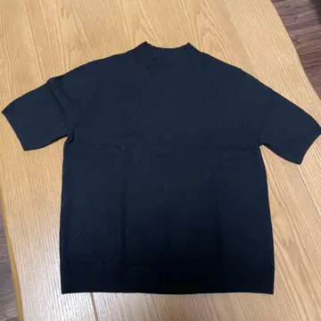 UNIQLO 블랙 반팔 캐시미어 니트