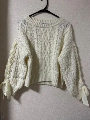 INGNI 잉그 아이보리 케이블 니트 스웨터 여성용 리본