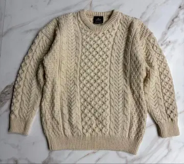 아란 울렌밀즈 메리노울 100% 케이블 니트 스웨터