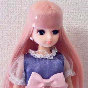 새상품급 [인형+의류] 리카짱 캐슬 핑크 머리 핑크 헤어 드레스 포함