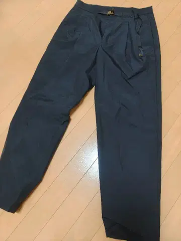 +Phenix 고어텍스 슬랙스