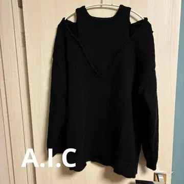 A.I.C [ 알파카 터치 컷 아웃 오버 사이즈 니트 ] 프리 사이즈
