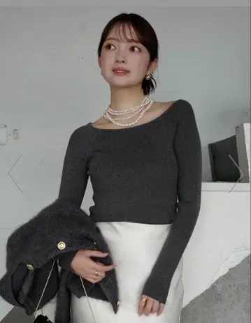 실크 캐시미어 블렌드 보트넥 니트