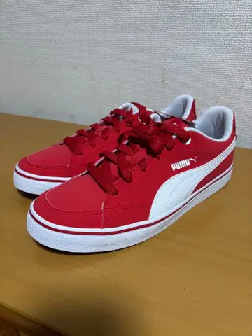PUMA 레드 스니커즈