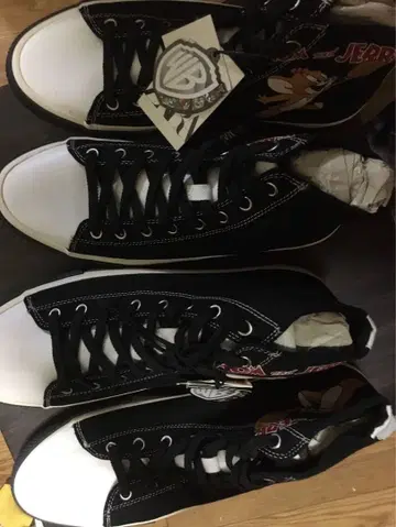 [ 미사용 새상품 ] 레어 ZARA 톰과 제리 스니커즈 2족 세트