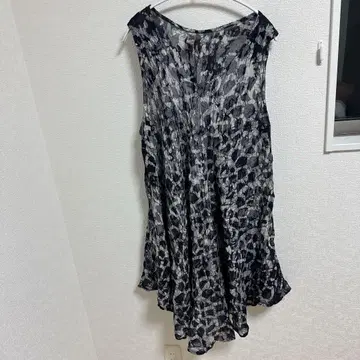 멋쟁이 INDIE BOUTIQUE 슬리브리스 무릎 기장 원피스