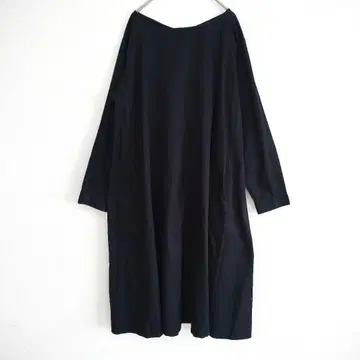 [니코앤드] 오프숄더 블랙 긴팔 티셔츠 원피스 면 소재 포켓 부착