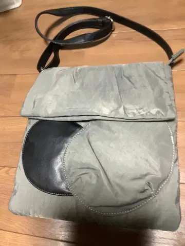 새상품급 센소유니코 그레이 숄더백