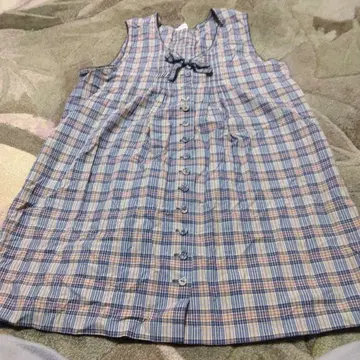 핑크하우스 새상품급 슬리브리스 체크 무늬 블라우스