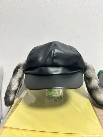 USJ 퍼 달린 블랙 캡 머리띠