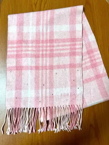 FURLA 훌라 머플러 핑크 체크 비쥬 부착 머플러