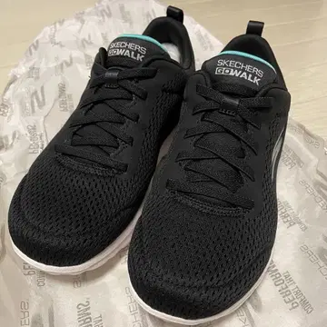 SKECHERS GO WALK 블랙 스니커즈