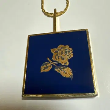 장미 디자인 네이비 컬러 목걸이