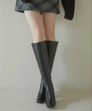 블랙 합성 피혁 롱 부츠 하이힐