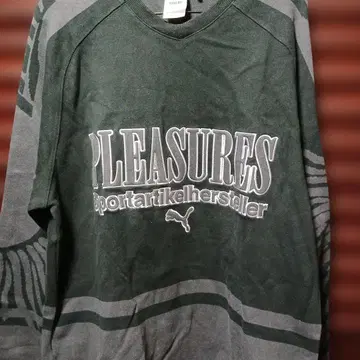 PUMA PLEASURES 그레이 맨투맨