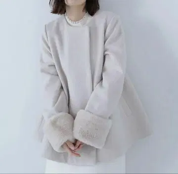 NATURAL BEAUTY BASIC 인조 모피 슬리브 하프 코트