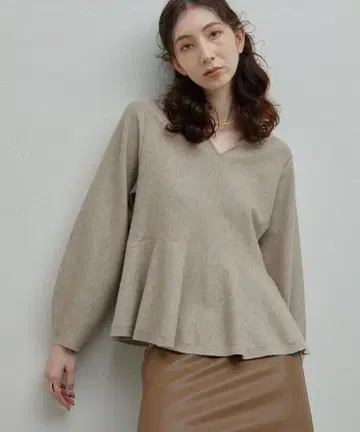 [ GALLARDAGALANTE ] 페플럼 풀오버 니트