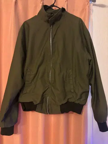 올리브 그린 자켓