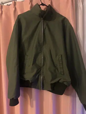 올리브 그린 자켓