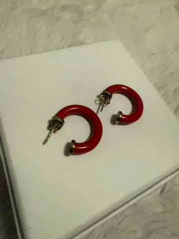 A.P.C. 레드 후프 귀걸이