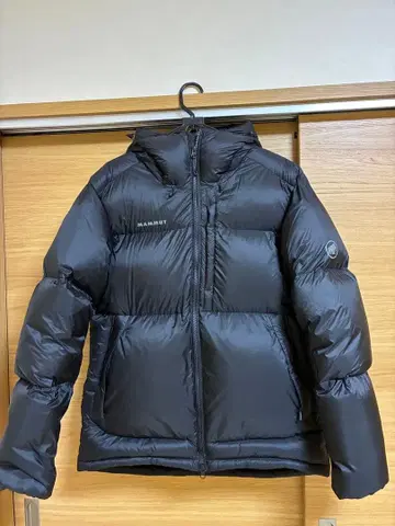 MAMMUT 블랙 다운 자켓 후드 부착