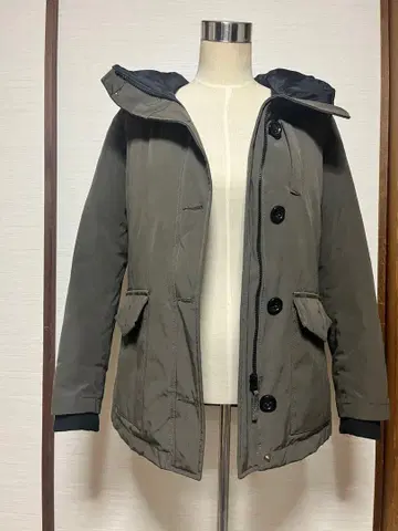 미니터리 후드 부착 다운 자켓