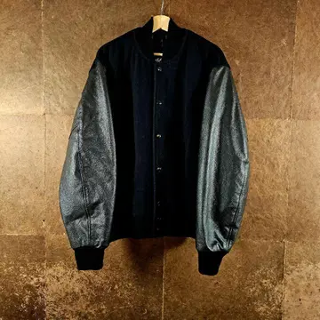 새상품급 올 블랙 바시티 자켓 블랙 바시티 자켓 XL