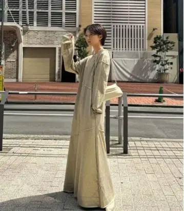 AMERI GLITTER PRINT URAKE DRESS