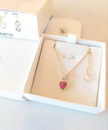 새상품 SWAROVSKI Chroma 하트 목걸이 스와로브스키