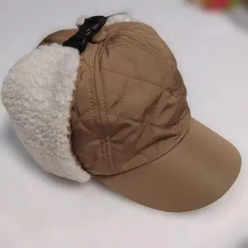 보아 포함 베이지 퀼팅 플라이트 캡