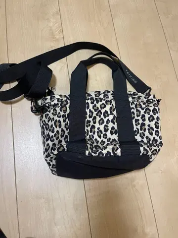 레오파드 무늬 숄더백