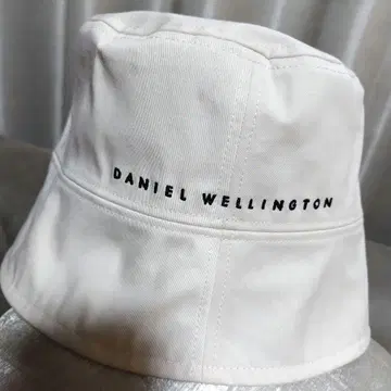 DANIEL WELLINGTON 버킷 햇 베이지