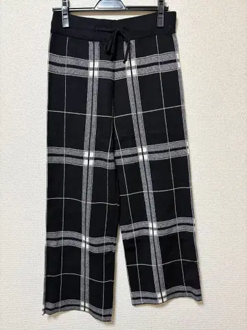 하자품 처분! 새상품 이번 시즌 체크 무늬 니트 팬츠 화이트 블랙