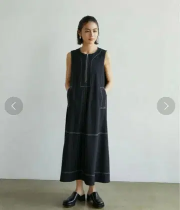 EMMEL REFINES EM 스티치 지퍼 슬리브리스 원피스