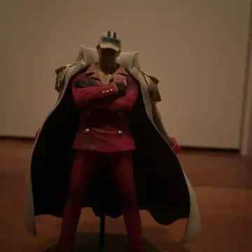 원피스 사카즈키 피규어