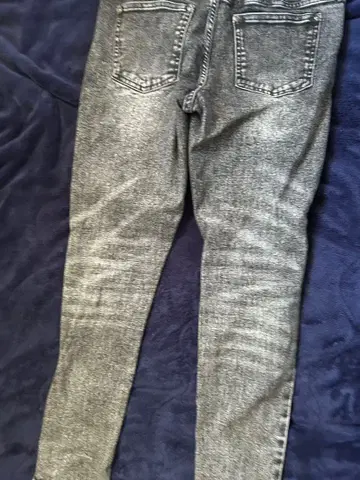 그레이 데미지 가공 스키니 데님