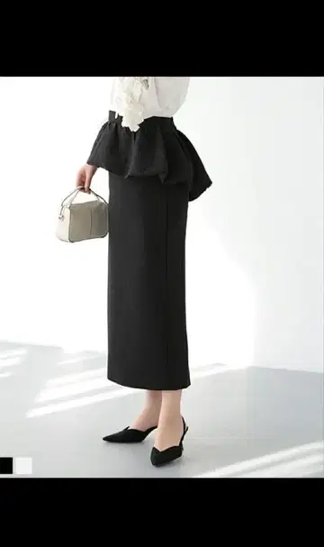 핏 모어 페플럼 자카드 도킹 스커트 블랙