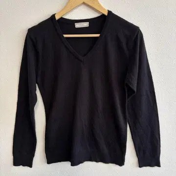 블랙 V넥 니트 스웨터