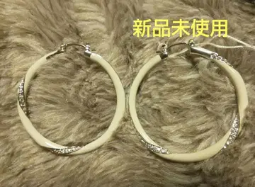 반돔 부티크 아이보리 후프 귀걸이 (택 포함)