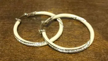 반돔 부티크 아이보리 후프 귀걸이 (택 포함)